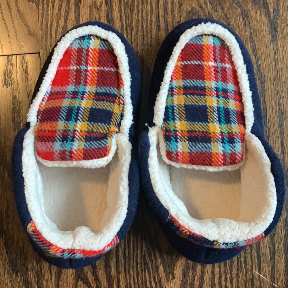 Dearfoams kids slippers size US 4-5